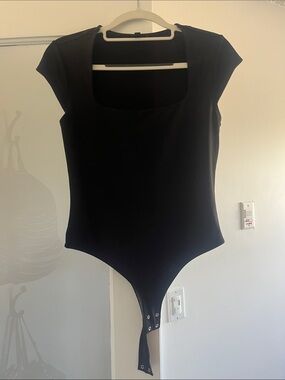 Dynamite Black Short Sleeve Scoop Neck Bodysuit